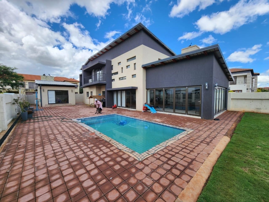 4 Bedroom Property for Sale in Zambezi Country Estate Gauteng