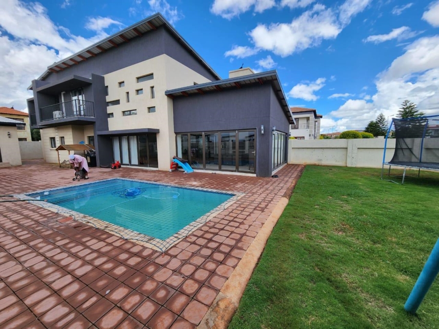 4 Bedroom Property for Sale in Zambezi Country Estate Gauteng
