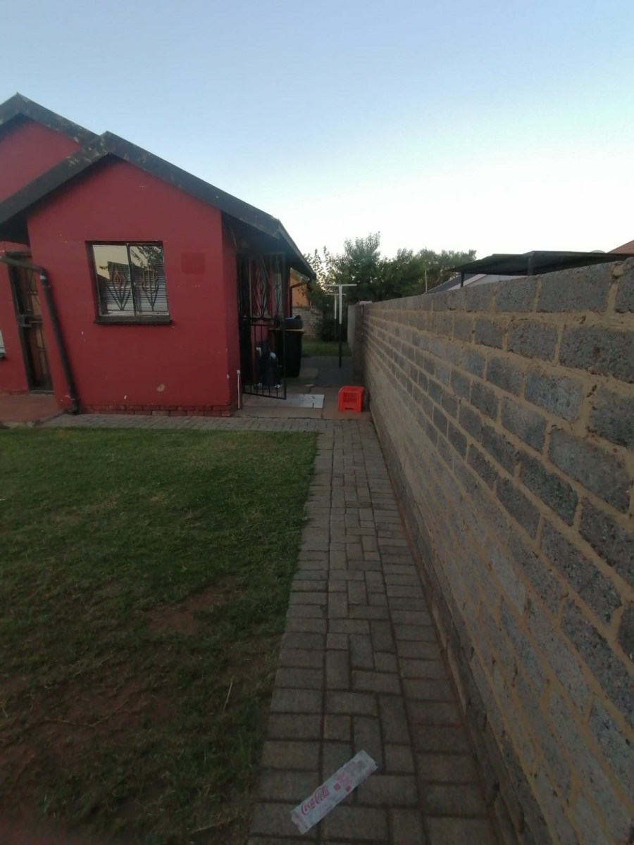 2 Bedroom Property for Sale in Unitas Park Gauteng