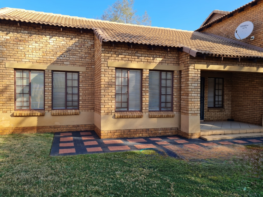 2 Bedroom Property for Sale in Monavoni Gauteng