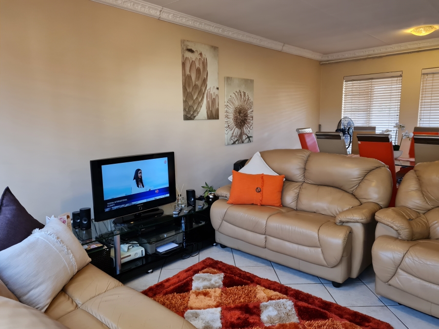 2 Bedroom Property for Sale in Monavoni Gauteng