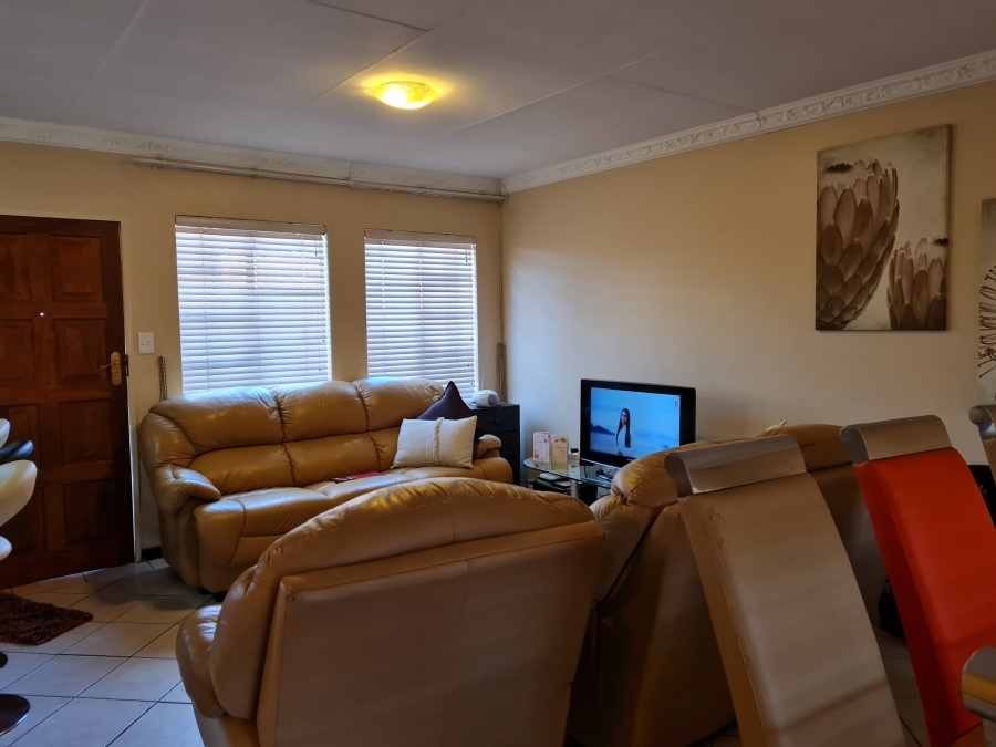 2 Bedroom Property for Sale in Monavoni Gauteng