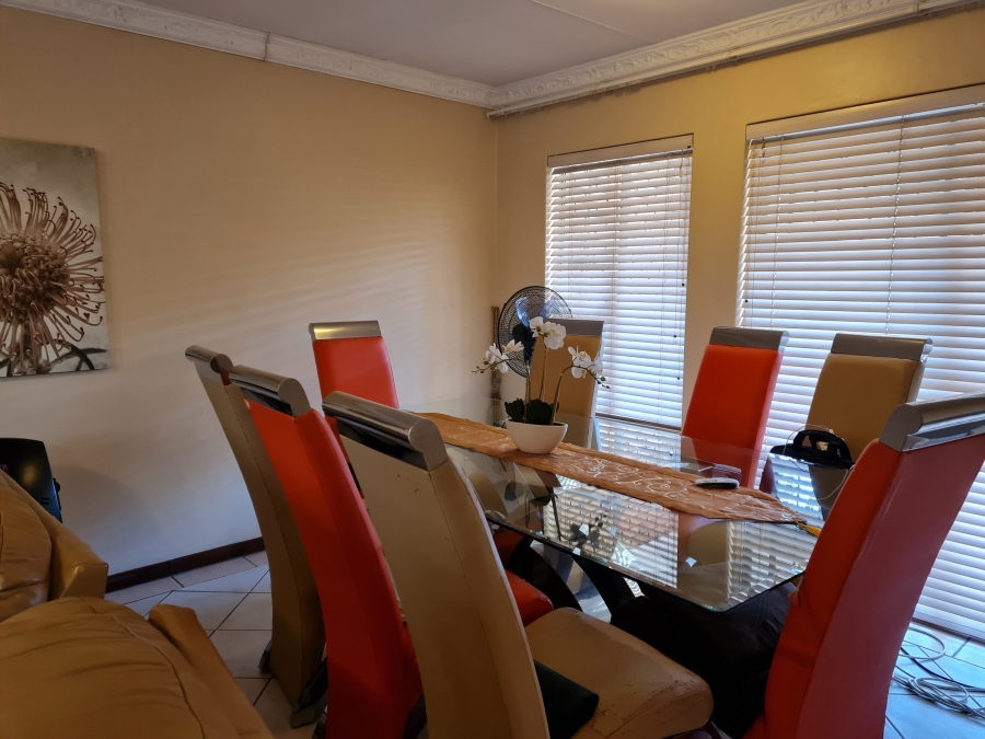 2 Bedroom Property for Sale in Monavoni Gauteng