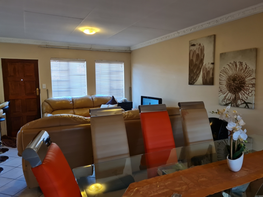 2 Bedroom Property for Sale in Monavoni Gauteng