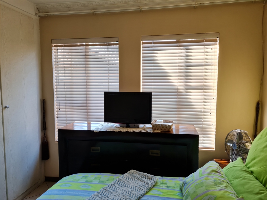 2 Bedroom Property for Sale in Monavoni Gauteng