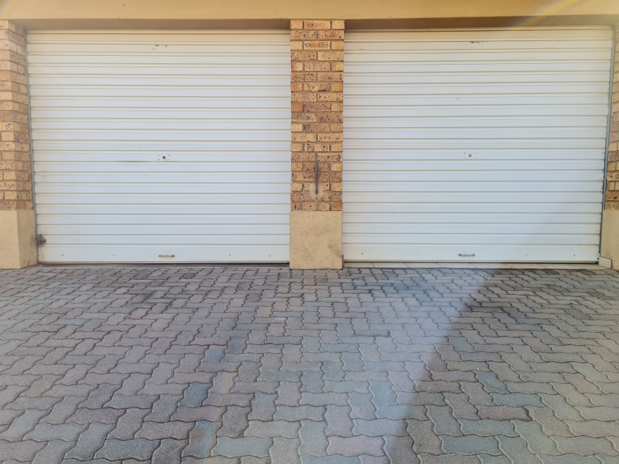2 Bedroom Property for Sale in Monavoni Gauteng