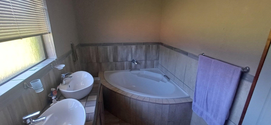 5 Bedroom Property for Sale in Fochville Gauteng