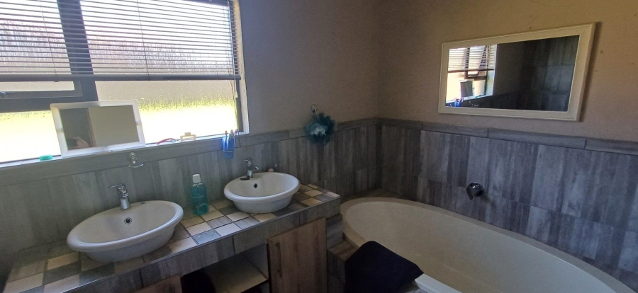 5 Bedroom Property for Sale in Fochville Gauteng
