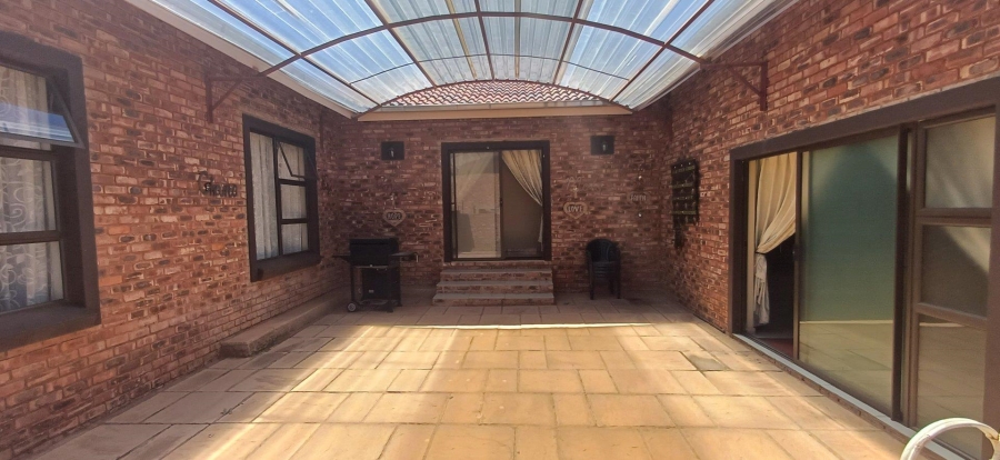 5 Bedroom Property for Sale in Fochville Gauteng