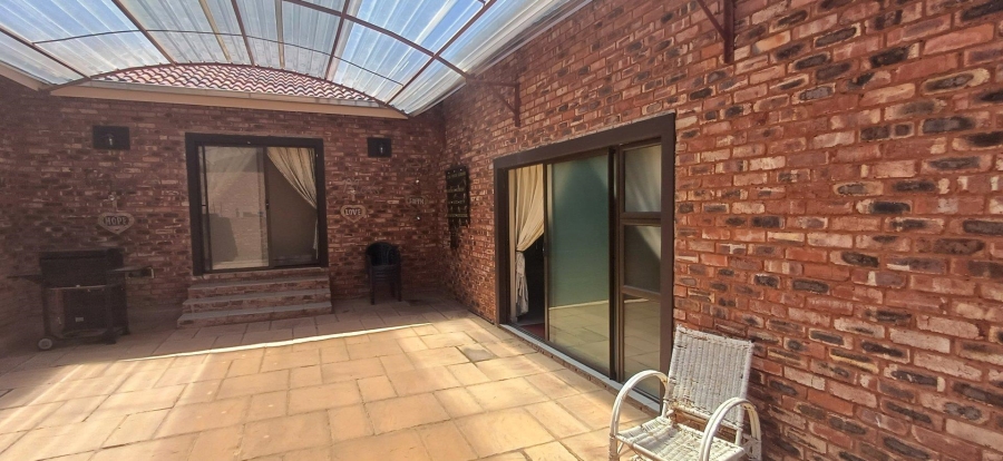 5 Bedroom Property for Sale in Fochville Gauteng