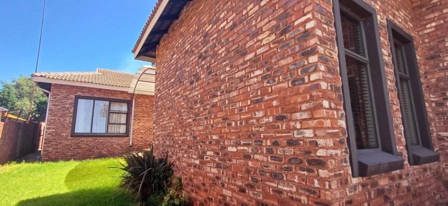 5 Bedroom Property for Sale in Fochville Gauteng
