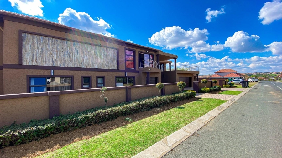 5 Bedroom Property for Sale in Blue Valley Golf Estate Gauteng