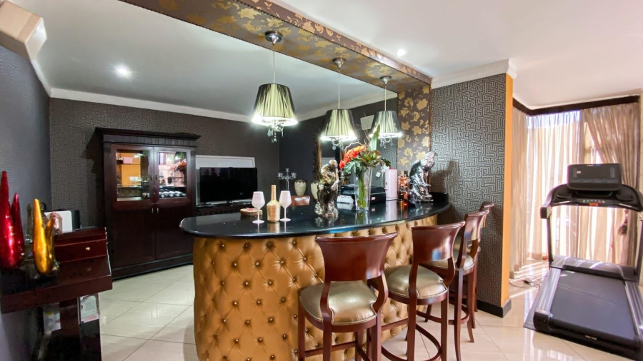 5 Bedroom Property for Sale in Blue Valley Golf Estate Gauteng