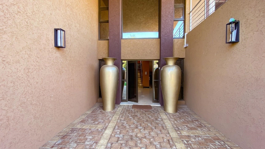 5 Bedroom Property for Sale in Blue Valley Golf Estate Gauteng