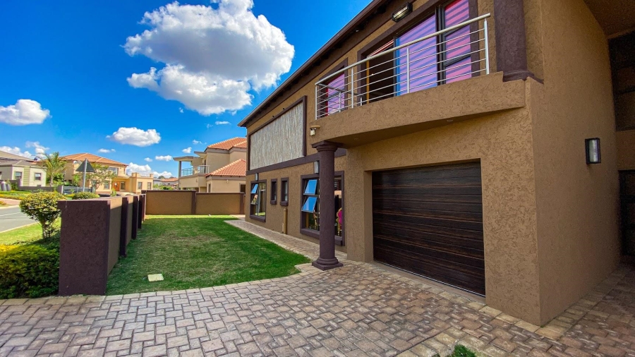 5 Bedroom Property for Sale in Blue Valley Golf Estate Gauteng