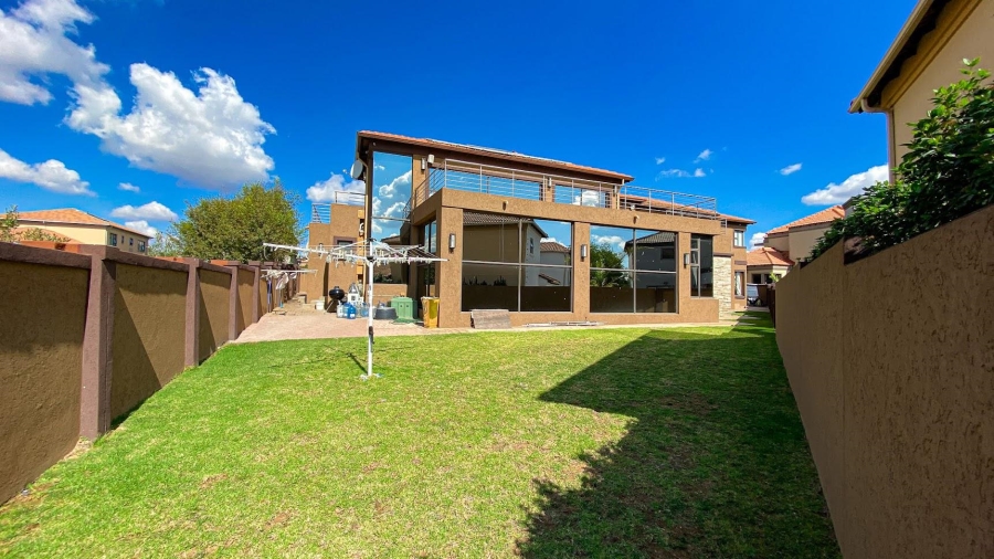 5 Bedroom Property for Sale in Blue Valley Golf Estate Gauteng