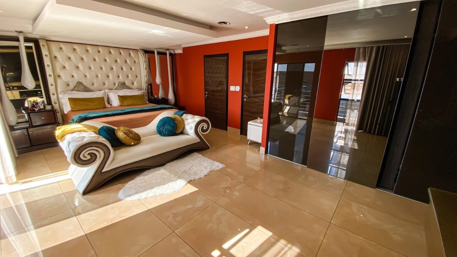 5 Bedroom Property for Sale in Blue Valley Golf Estate Gauteng