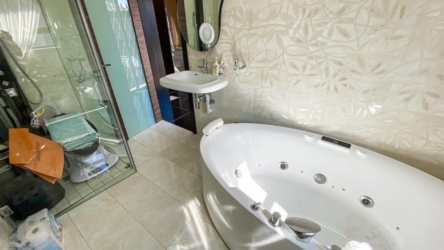 5 Bedroom Property for Sale in Blue Valley Golf Estate Gauteng