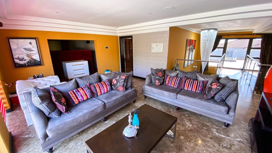 5 Bedroom Property for Sale in Blue Valley Golf Estate Gauteng