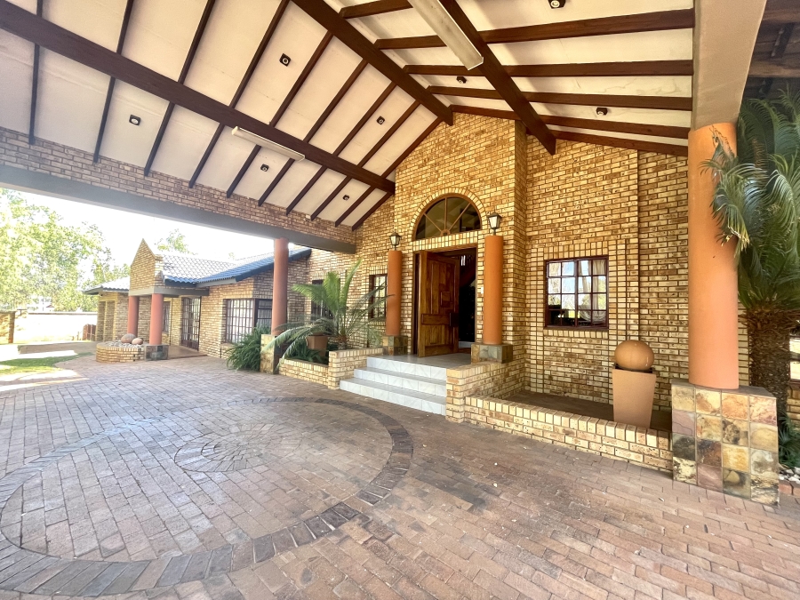 4 Bedroom Property for Sale in Die Hoewes Gauteng