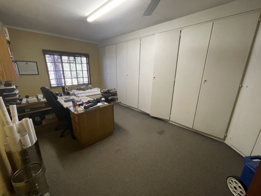 4 Bedroom Property for Sale in Die Hoewes Gauteng