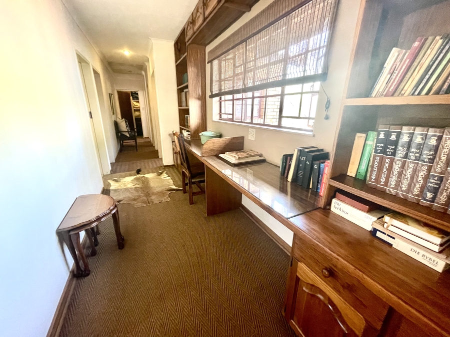4 Bedroom Property for Sale in Die Hoewes Gauteng