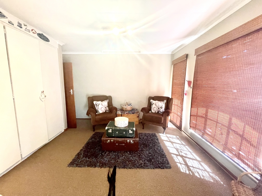 4 Bedroom Property for Sale in Die Hoewes Gauteng