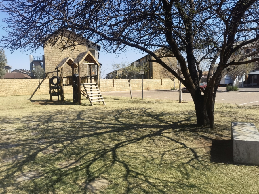 2 Bedroom Property for Sale in Monavoni Gauteng