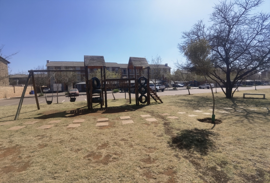2 Bedroom Property for Sale in Monavoni Gauteng