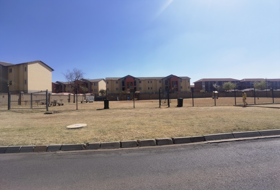 2 Bedroom Property for Sale in Monavoni Gauteng