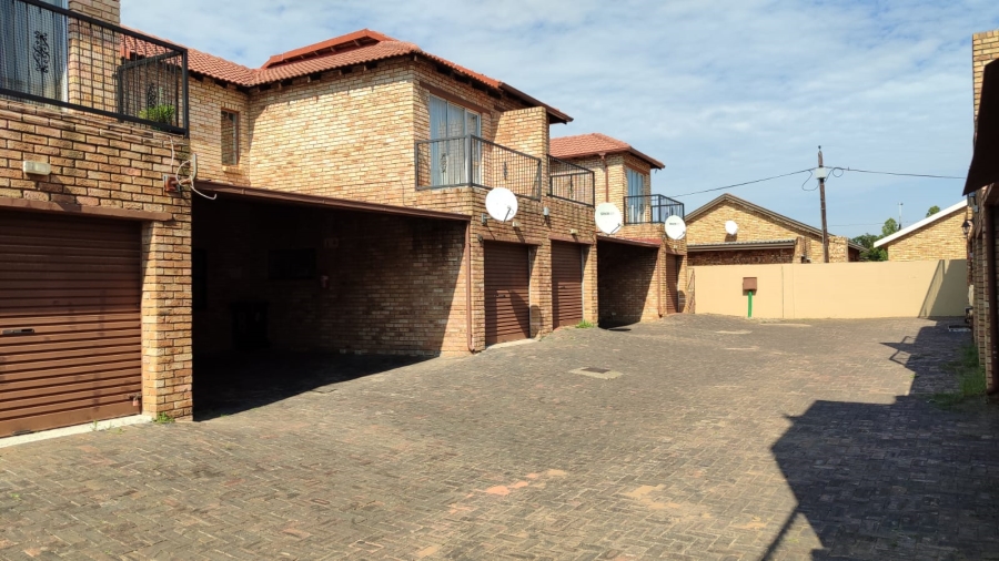 2 Bedroom Property for Sale in Eike Park Gauteng