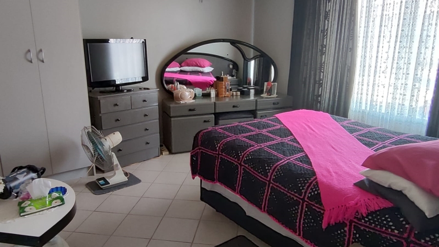 2 Bedroom Property for Sale in Eike Park Gauteng