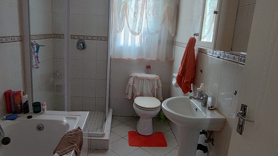 2 Bedroom Property for Sale in Eike Park Gauteng