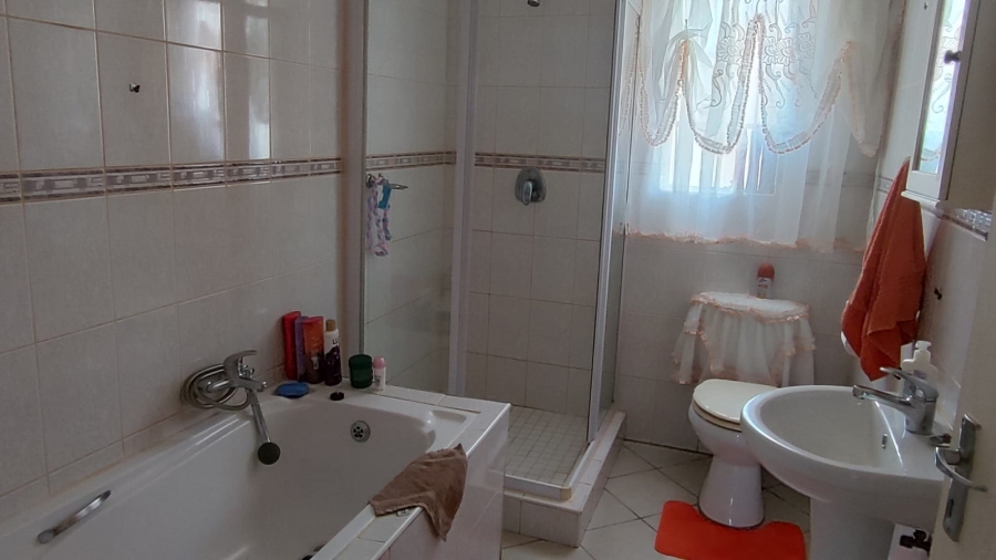 2 Bedroom Property for Sale in Eike Park Gauteng