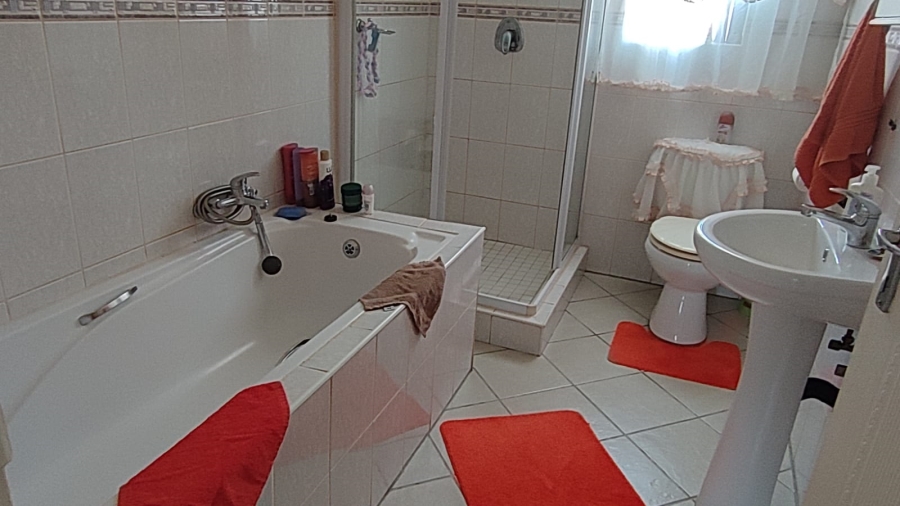 2 Bedroom Property for Sale in Eike Park Gauteng