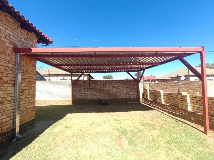 3 Bedroom Property for Sale in Robinpark Gauteng