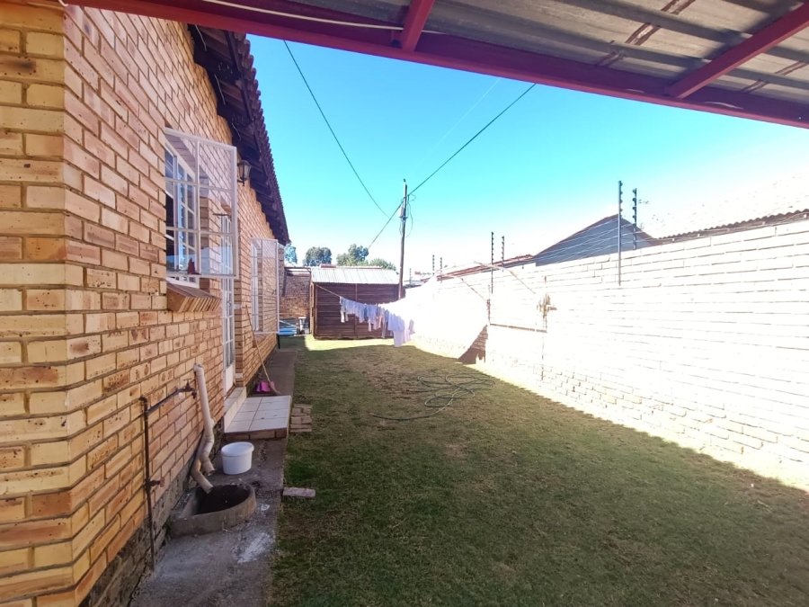 3 Bedroom Property for Sale in Robinpark Gauteng