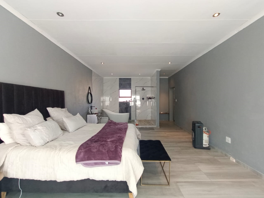 3 Bedroom Property for Sale in Robinpark Gauteng