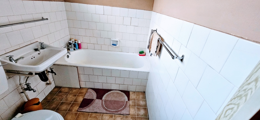 3 Bedroom Property for Sale in Three Rivers Proper Gauteng