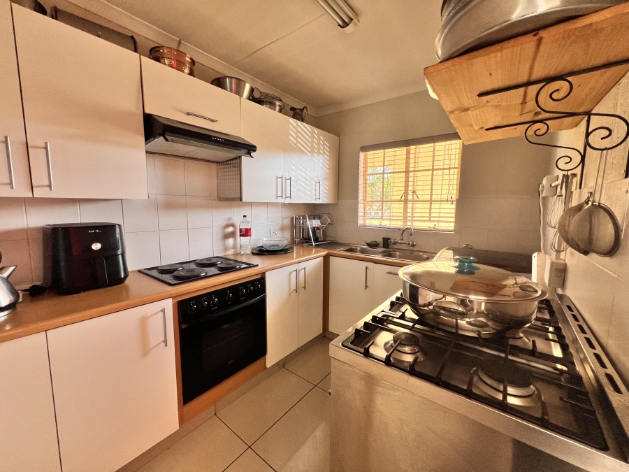 2 Bedroom Property for Sale in Noordwyk Gauteng