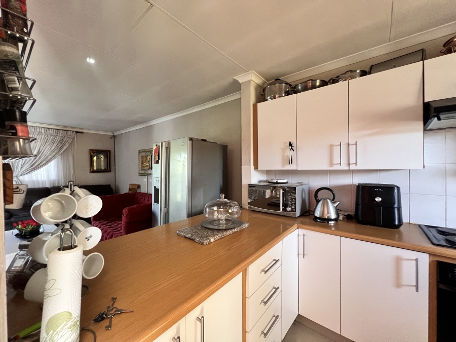 2 Bedroom Property for Sale in Noordwyk Gauteng