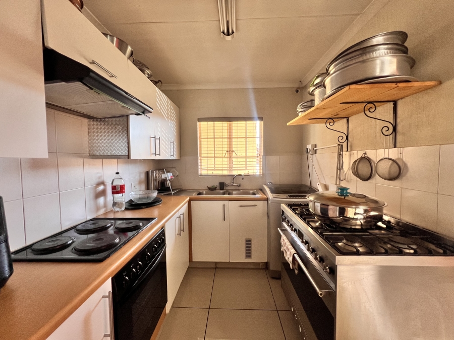 2 Bedroom Property for Sale in Noordwyk Gauteng