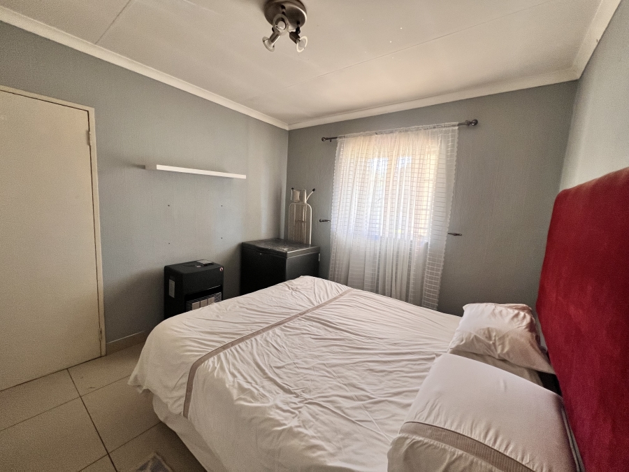 2 Bedroom Property for Sale in Noordwyk Gauteng