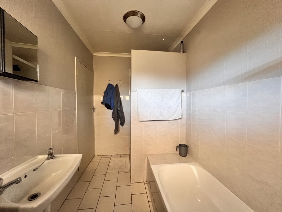 2 Bedroom Property for Sale in Noordwyk Gauteng