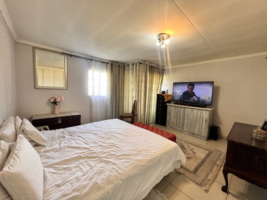2 Bedroom Property for Sale in Noordwyk Gauteng