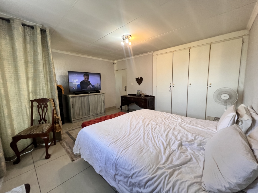 2 Bedroom Property for Sale in Noordwyk Gauteng