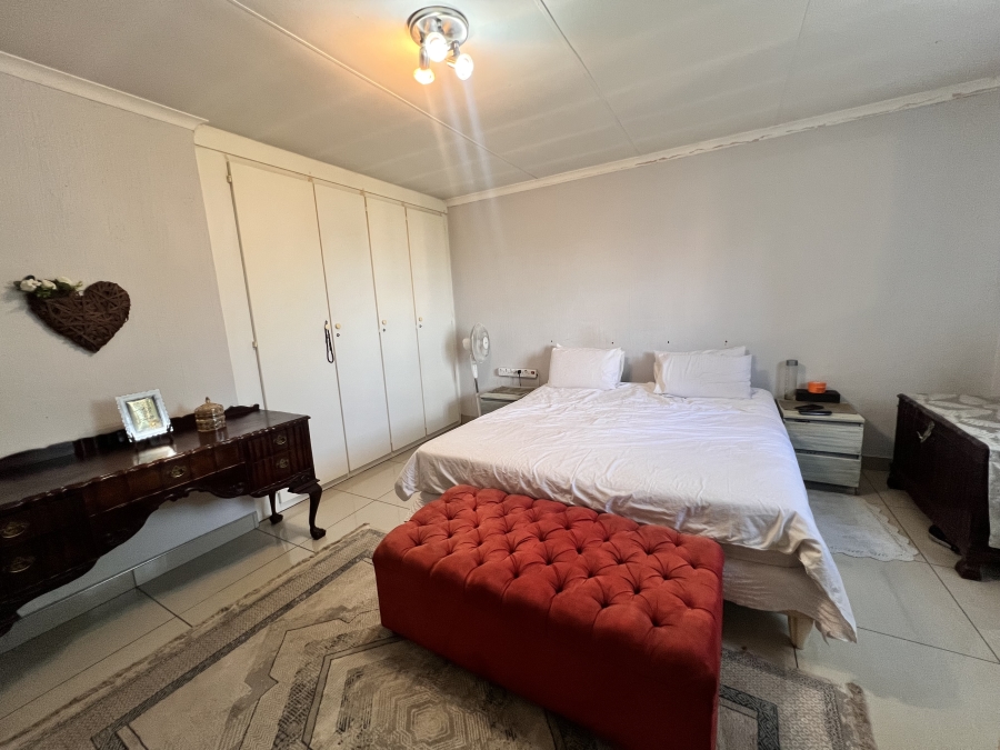 2 Bedroom Property for Sale in Noordwyk Gauteng