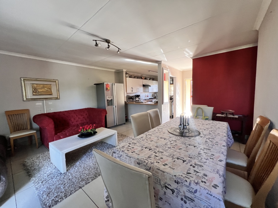 2 Bedroom Property for Sale in Noordwyk Gauteng