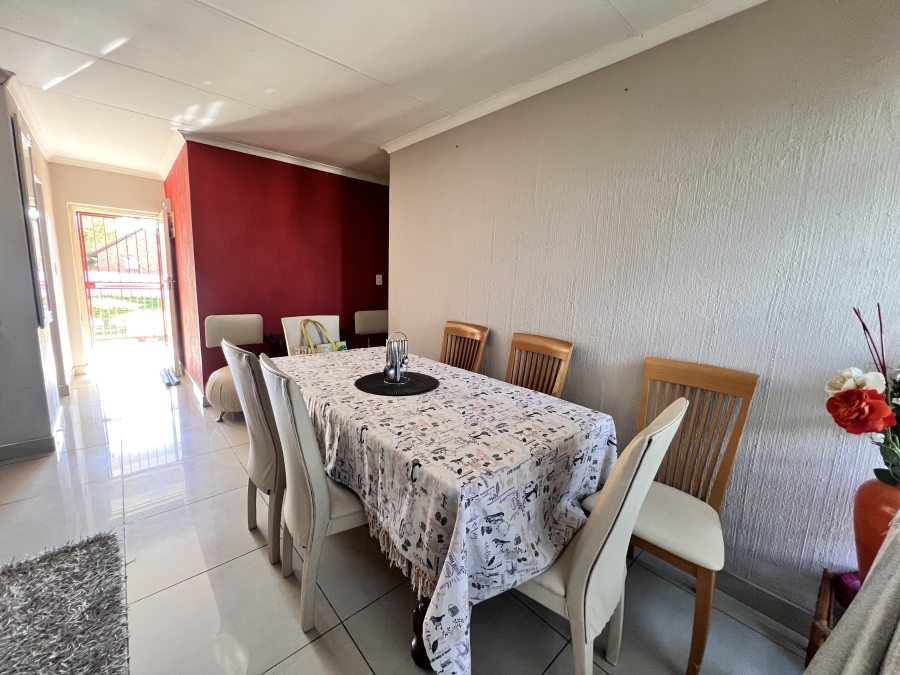 2 Bedroom Property for Sale in Noordwyk Gauteng