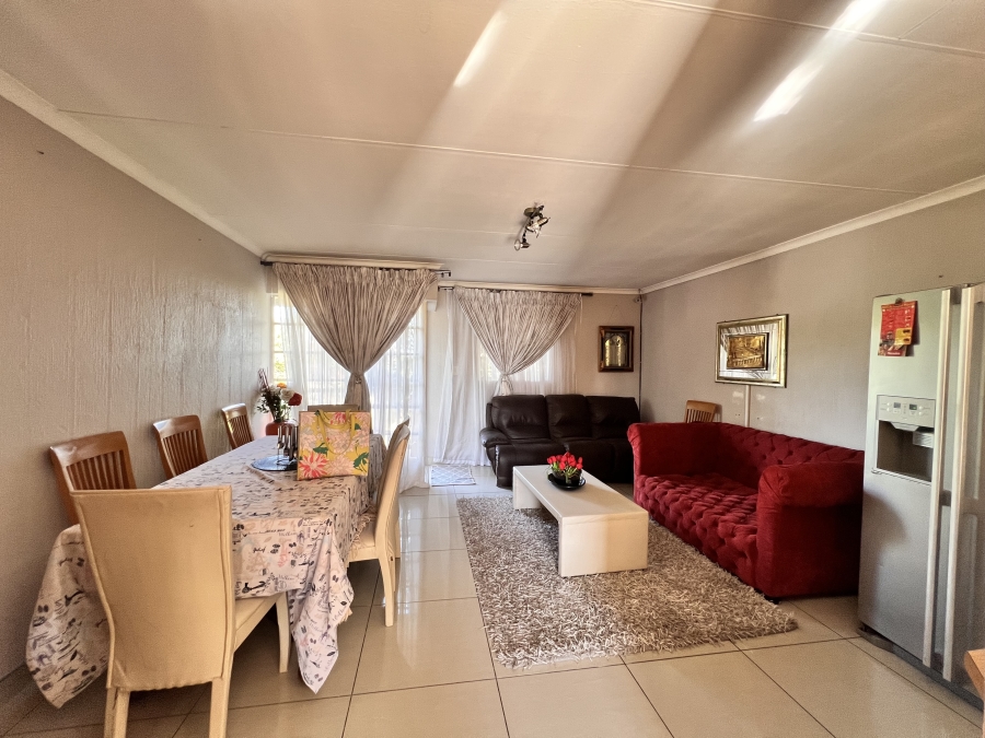 2 Bedroom Property for Sale in Noordwyk Gauteng